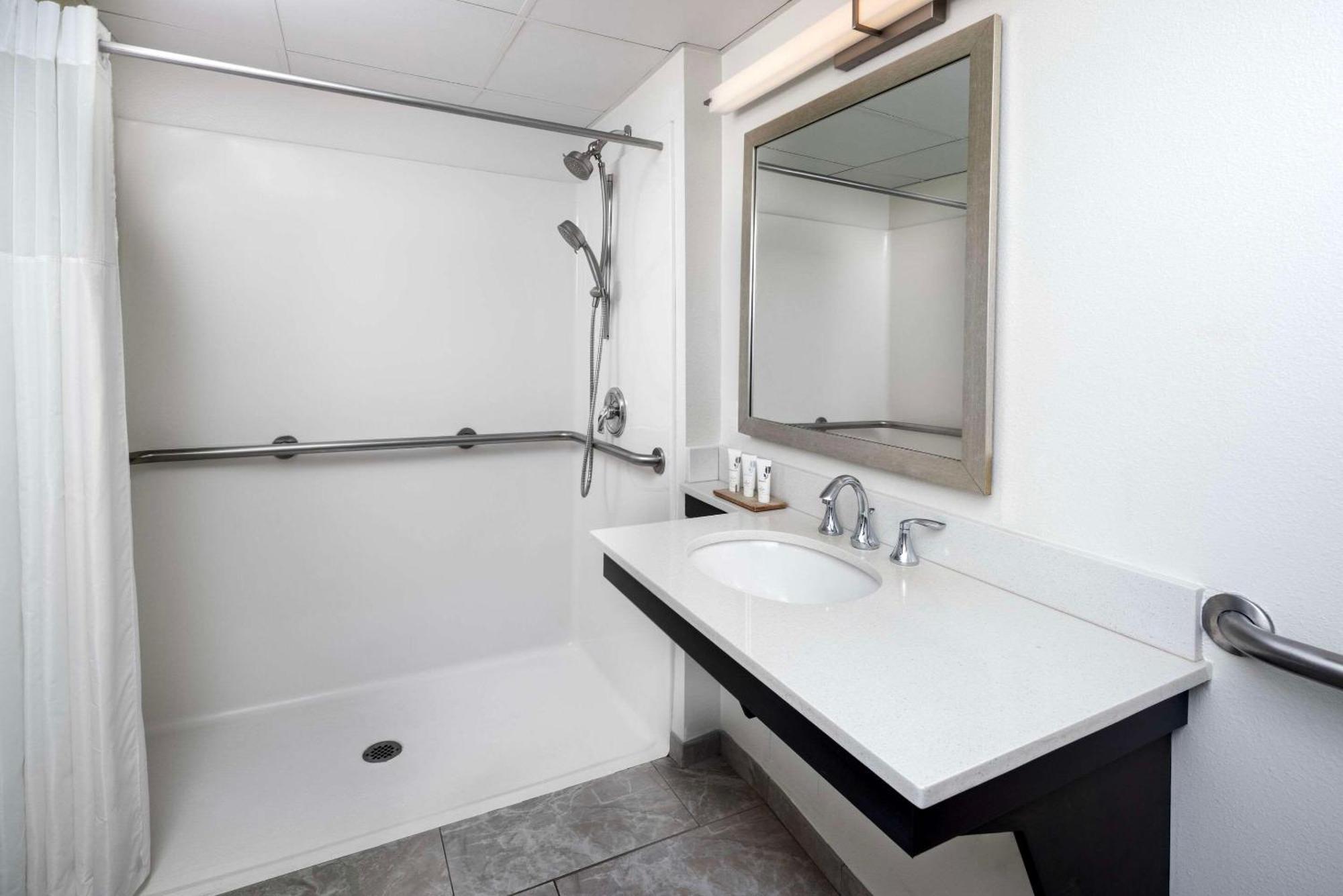 Country Inn & Suites By Radisson Asheville Downtown Tunnel Road エクステリア 写真