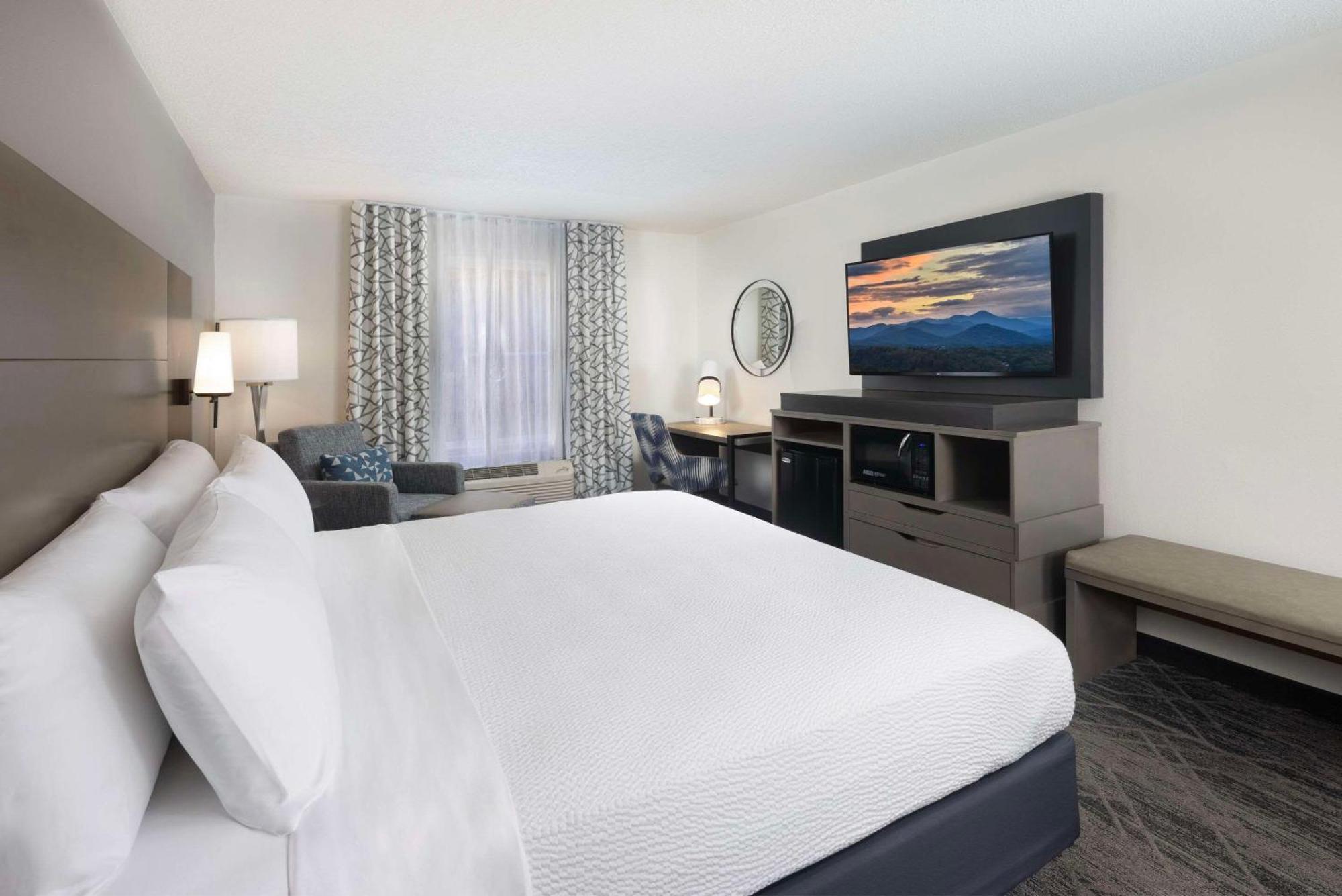 Country Inn & Suites By Radisson Asheville Downtown Tunnel Road エクステリア 写真