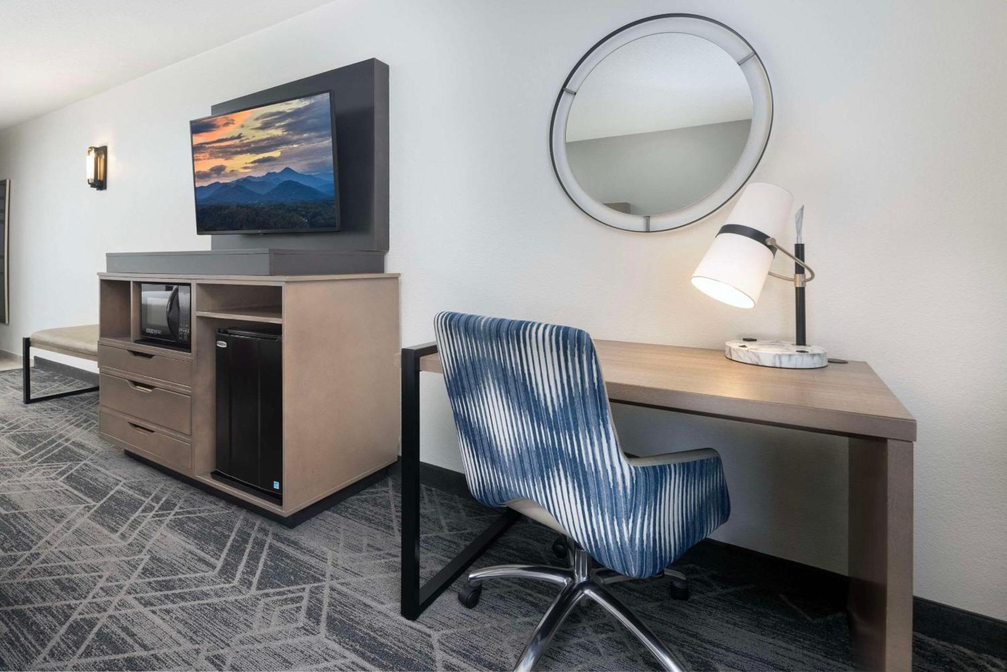 Country Inn & Suites By Radisson Asheville Downtown Tunnel Road エクステリア 写真