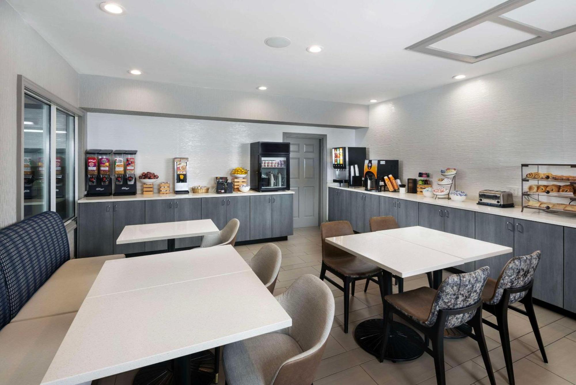 Country Inn & Suites By Radisson Asheville Downtown Tunnel Road エクステリア 写真