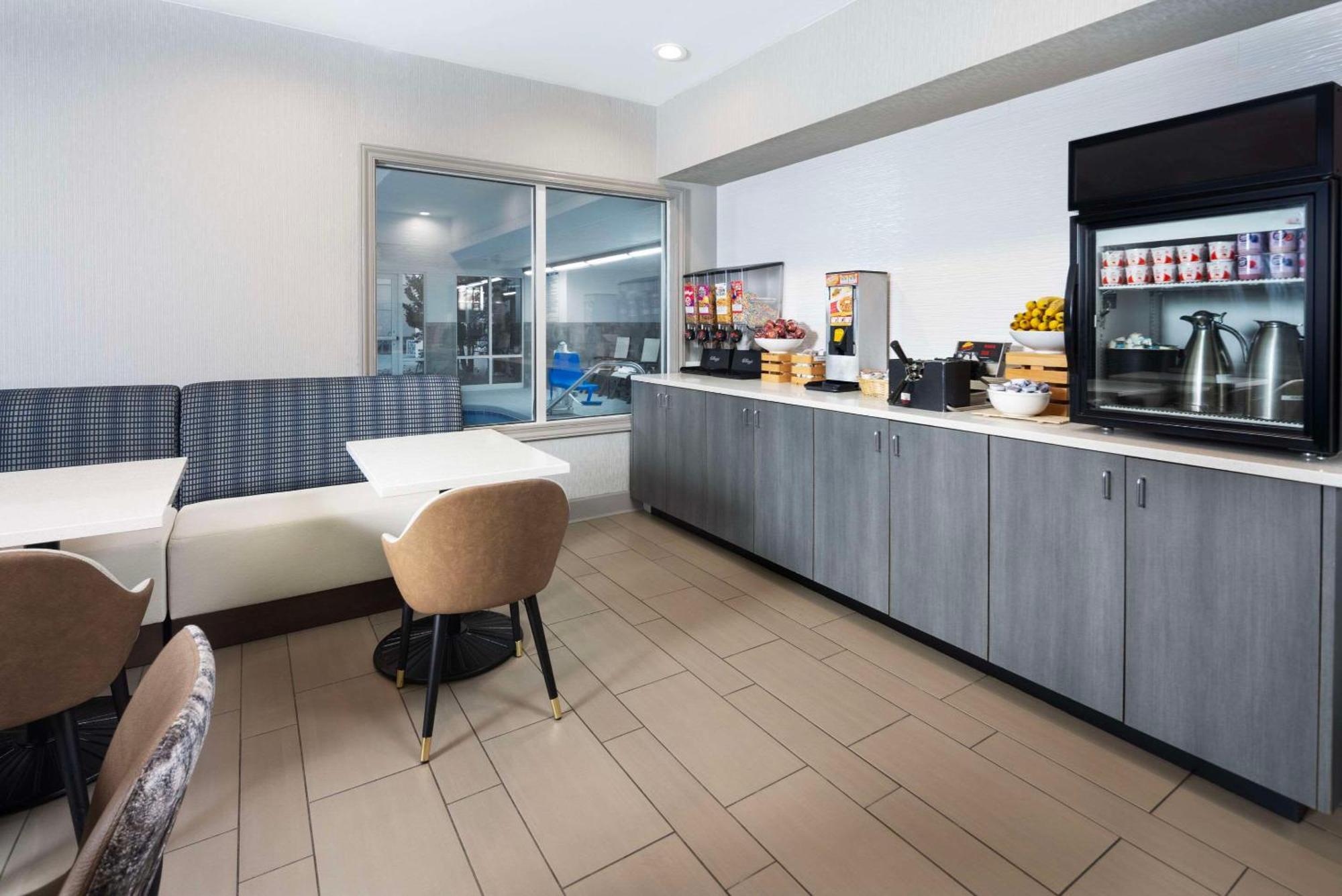 Country Inn & Suites By Radisson Asheville Downtown Tunnel Road エクステリア 写真