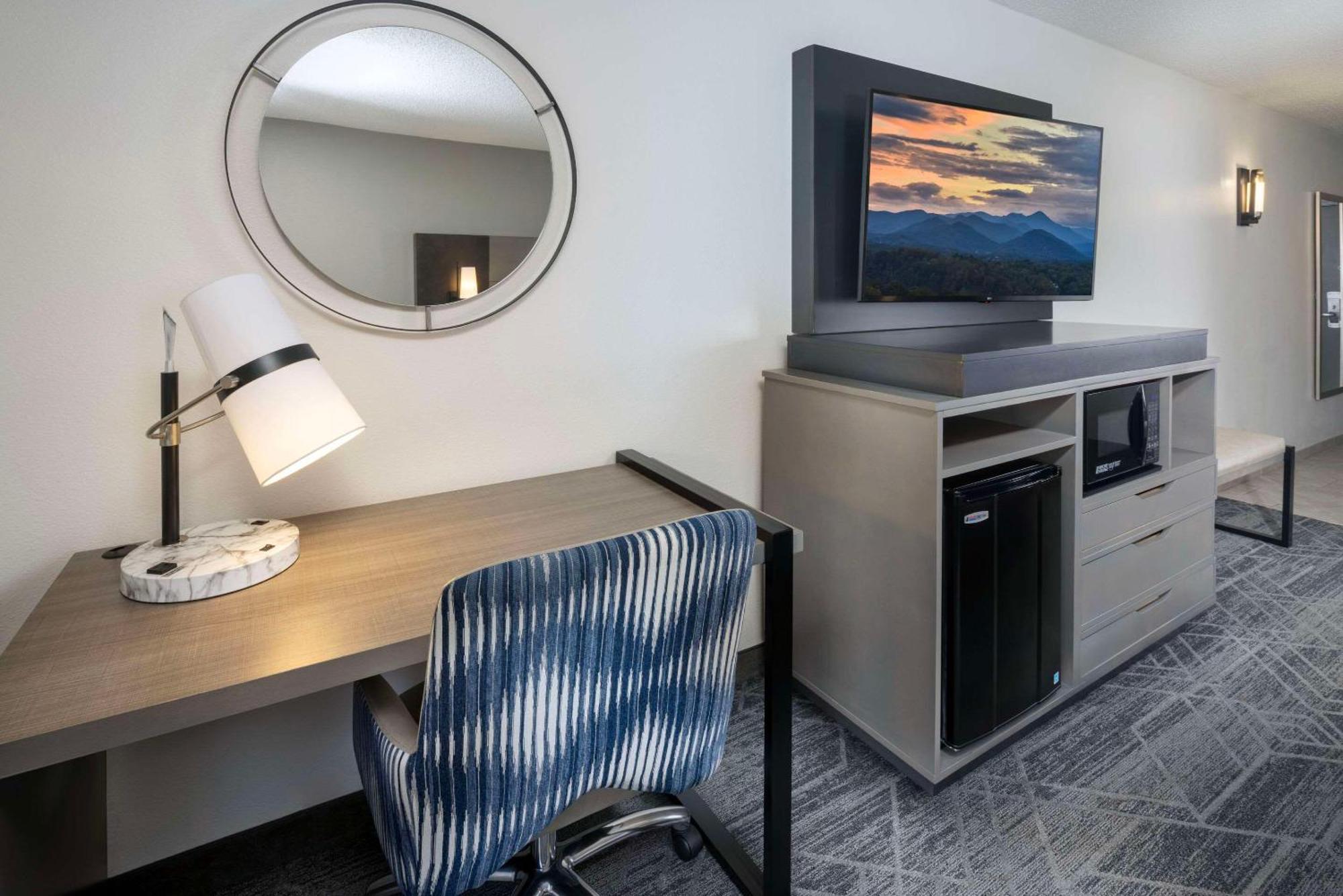 Country Inn & Suites By Radisson Asheville Downtown Tunnel Road エクステリア 写真