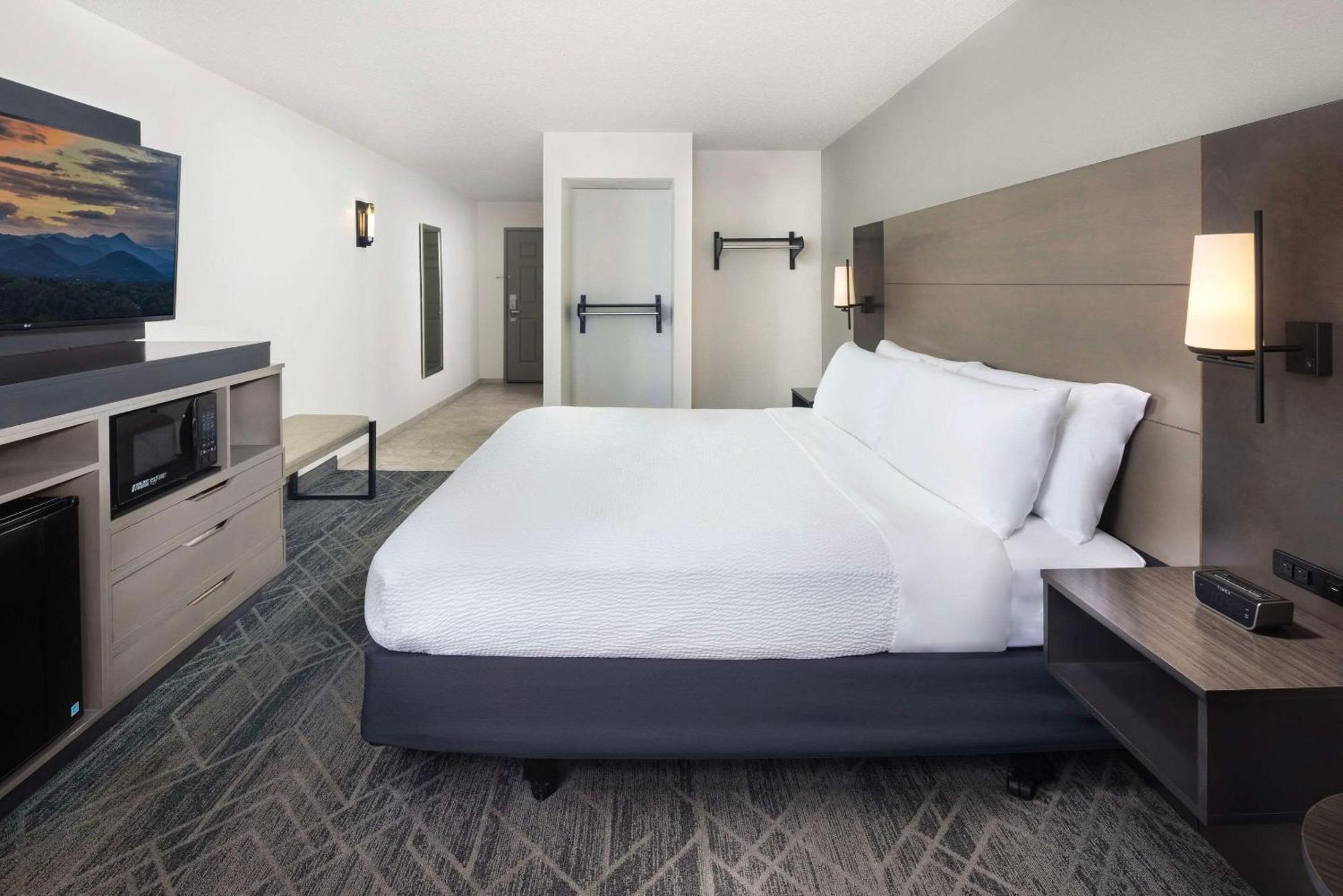 Country Inn & Suites By Radisson Asheville Downtown Tunnel Road エクステリア 写真
