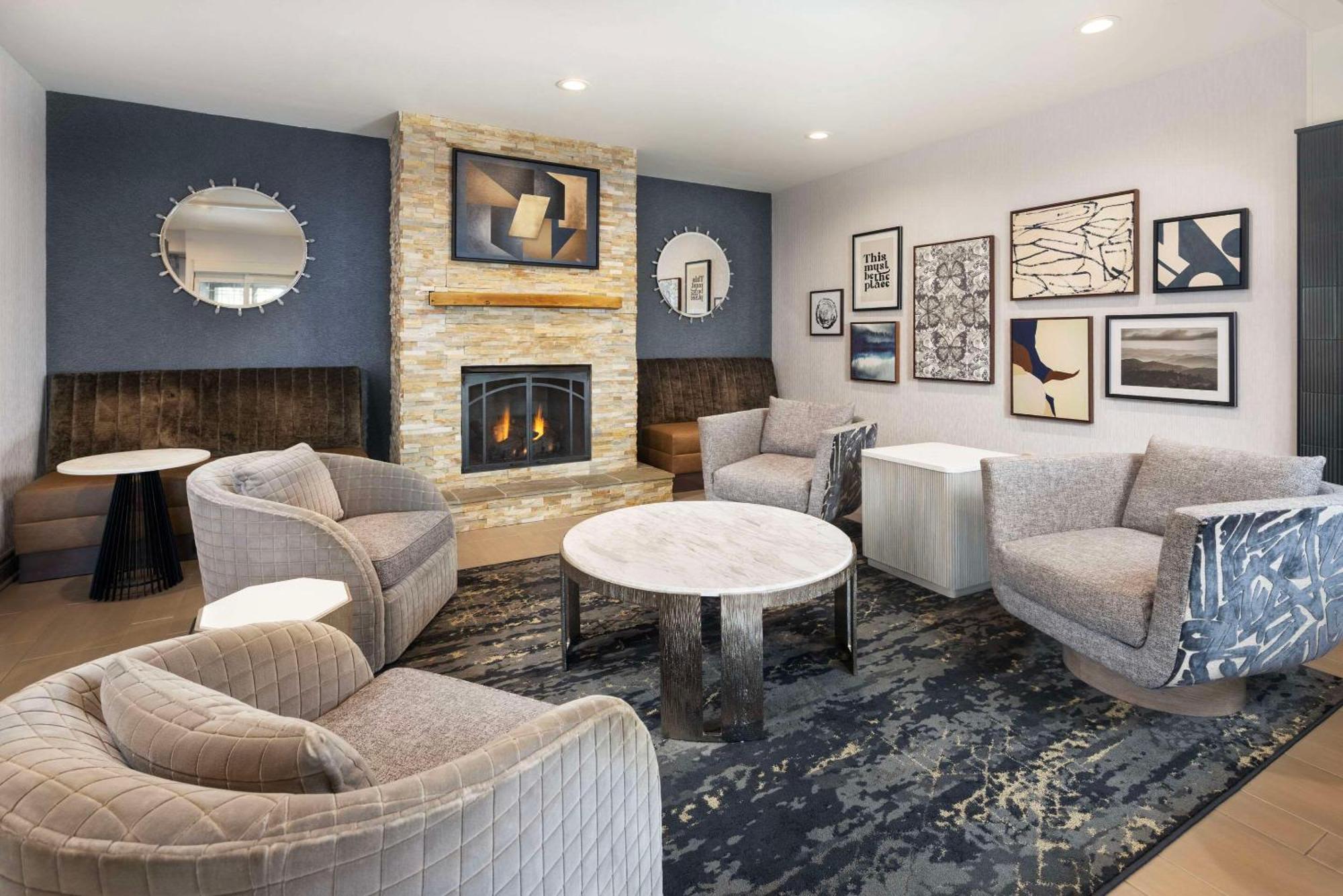 Country Inn & Suites By Radisson Asheville Downtown Tunnel Road エクステリア 写真